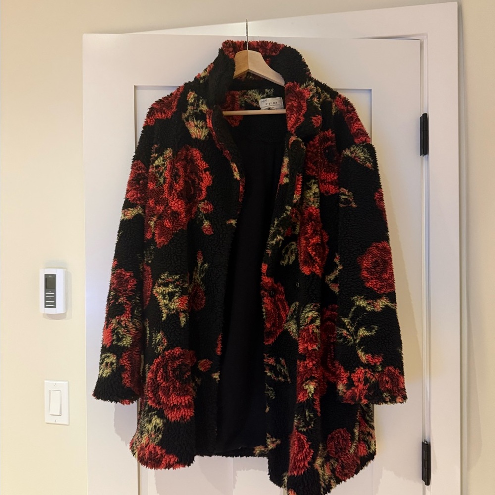 If By Sea Roses Coat - Picture 3 of 5